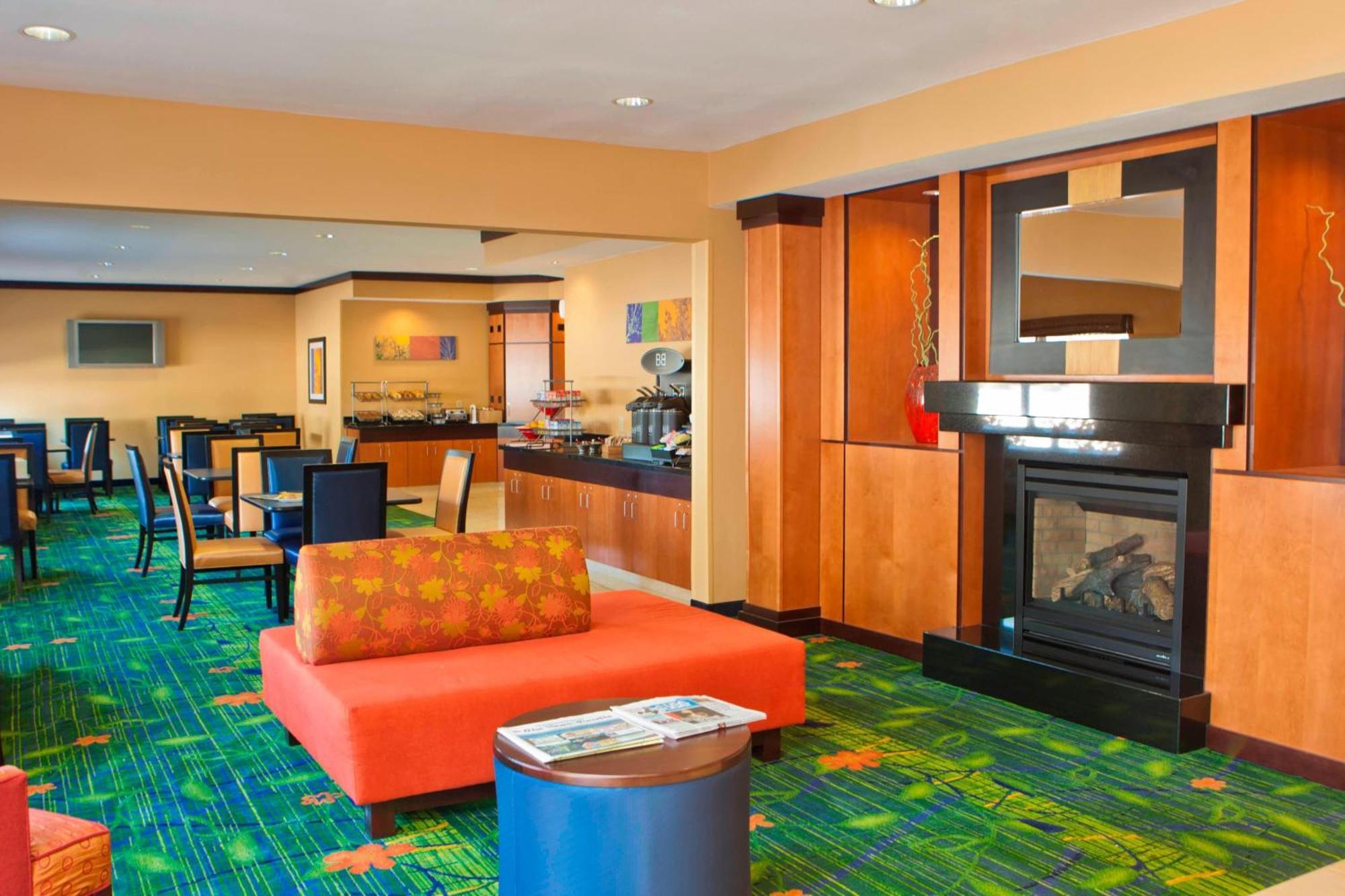 Fairfield Inn & Suites By Marriott Champaign Restaurant billede